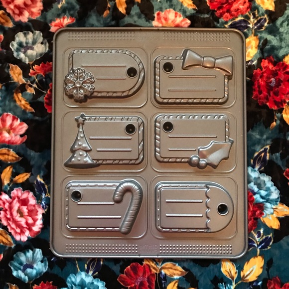 Gift Tag Cookie Sheet - Picture 2 of 11